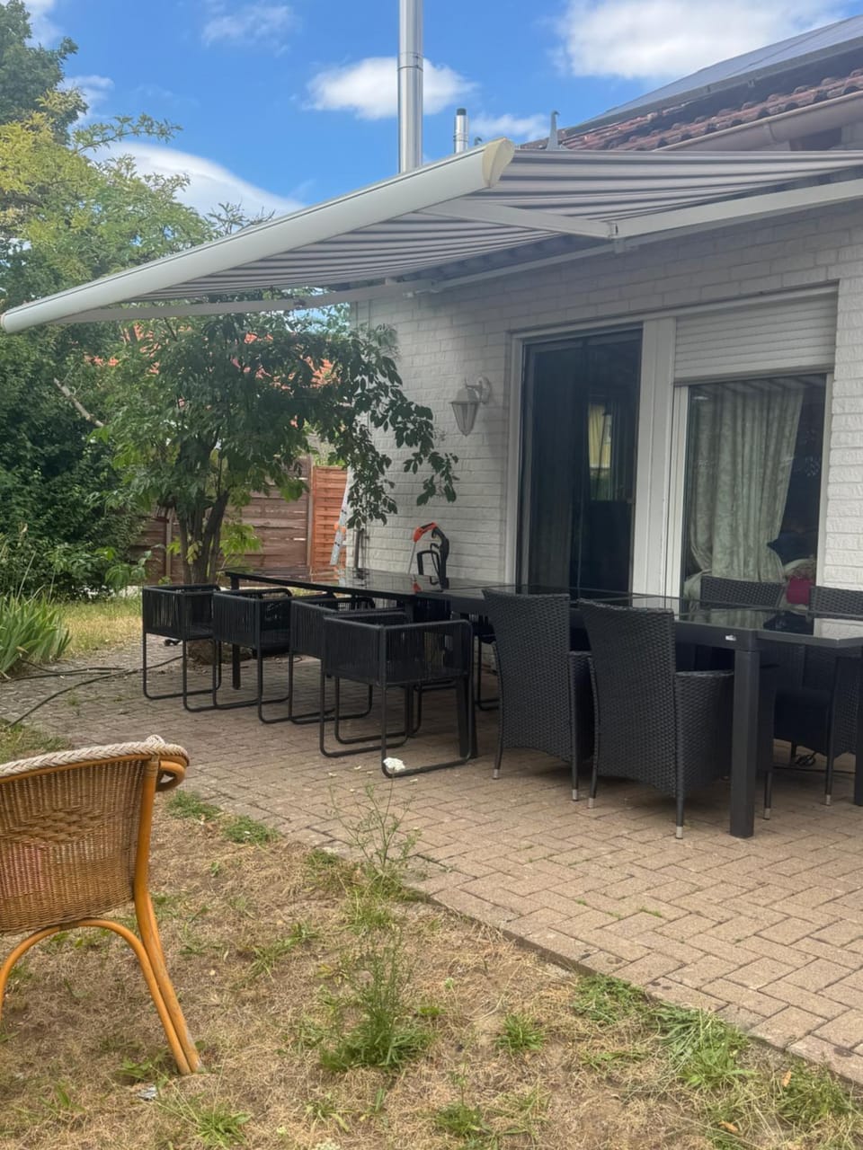 Es ist eine sehr schöne Haus mit 3 Zimmer Und Garten,Carports für 2 Autos Villa in Rhineland-Palatinate
