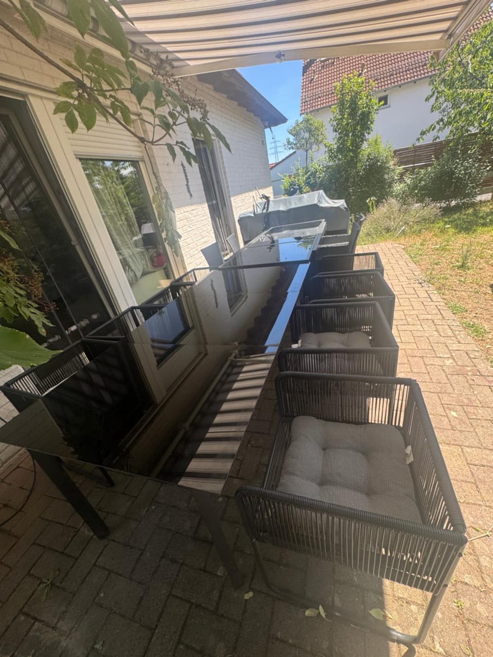 Es ist eine sehr schöne Haus mit 3 Zimmer Und Garten,Carports für 2 Autos Villa in Rhineland-Palatinate