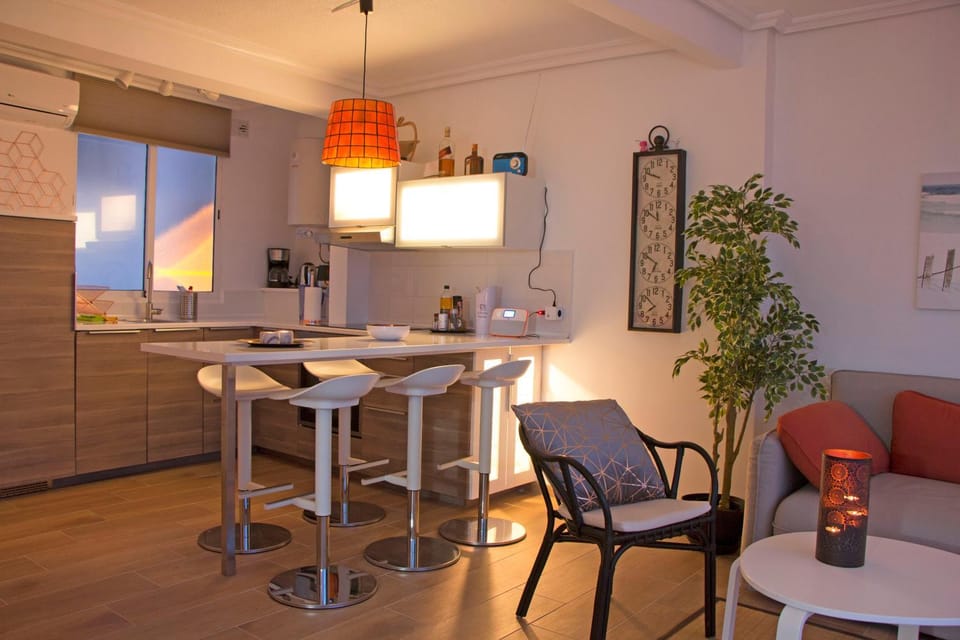 Kitchen or kitchenette, Living room, Seating area, Dining area