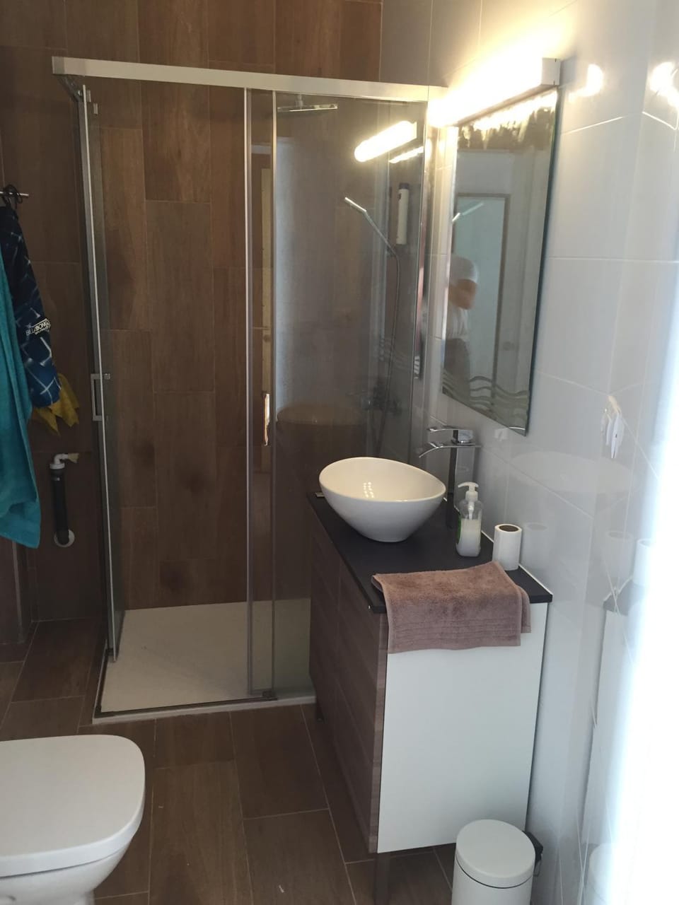 Shower, Toilet, Bathroom, towels
