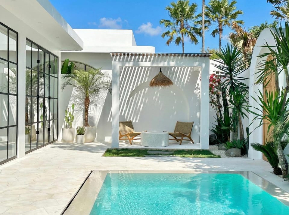 Property building, Patio, Day, Garden, Garden view, Pool view, Swimming pool, sunbed