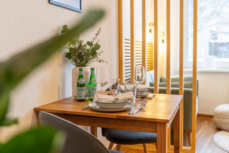 Dining area, Food