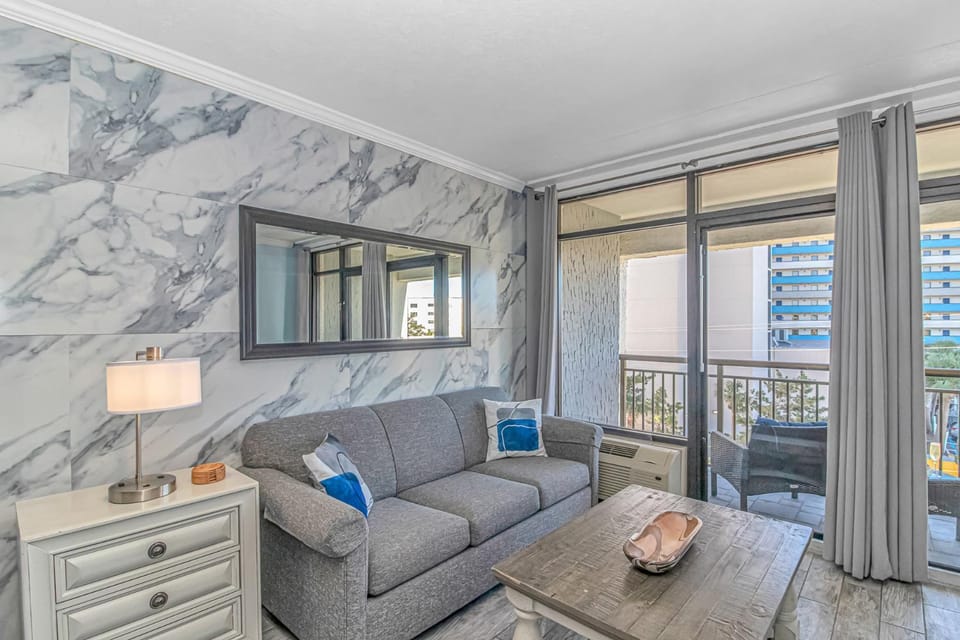 Immaculate Ocean View King Suite!- Grande Cayman Resort Unit 437 - Sleeps 4 Guests! House in Myrtle Beach