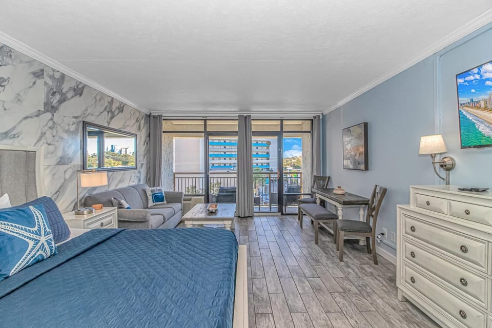 Immaculate Ocean View King Suite!- Grande Cayman Resort Unit 437 - Sleeps 4 Guests! House in Myrtle Beach