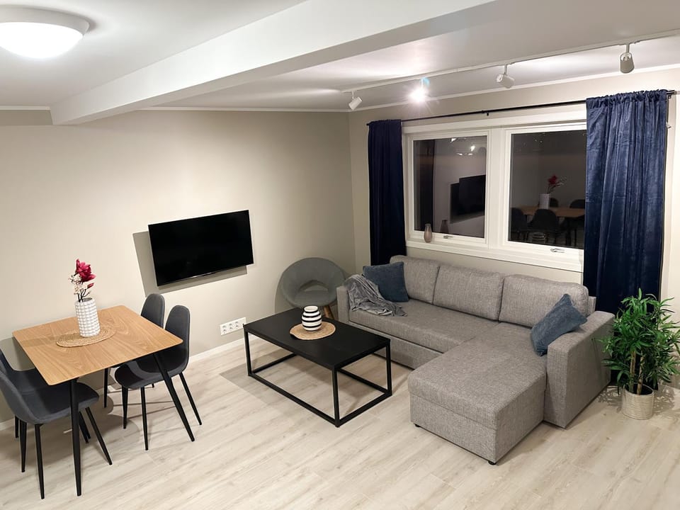 Living room, Seating area, Dining area