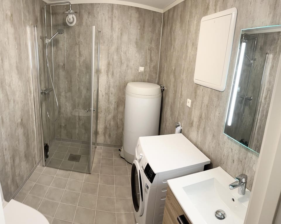 Shower, Toilet, washing machine, dryer