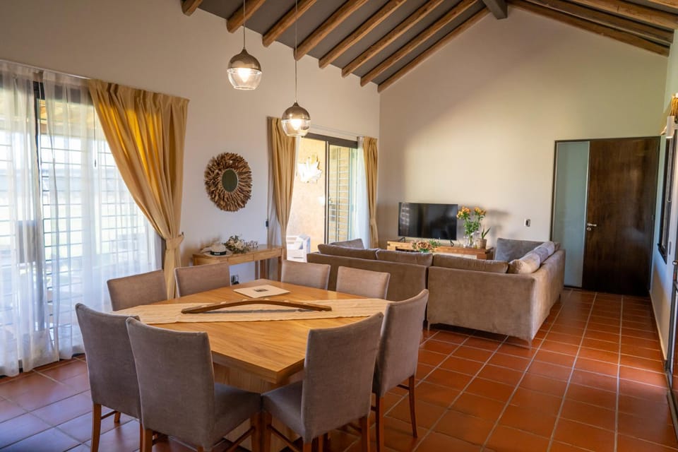 TV and multimedia, Living room, Dining area