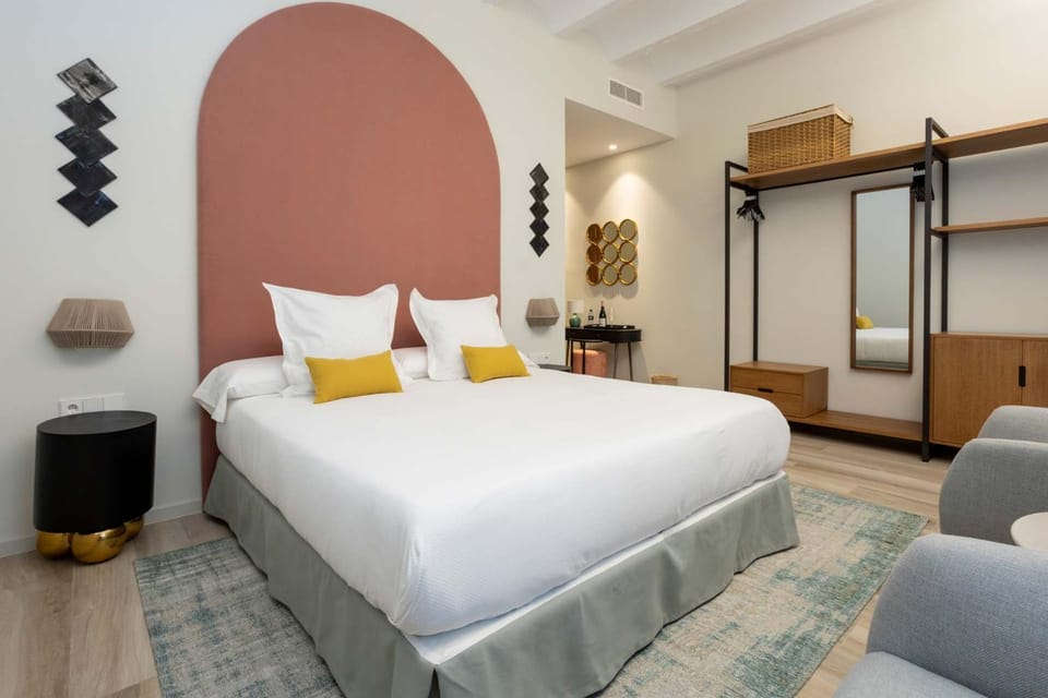 Bed, Photo of the whole room, Bedroom