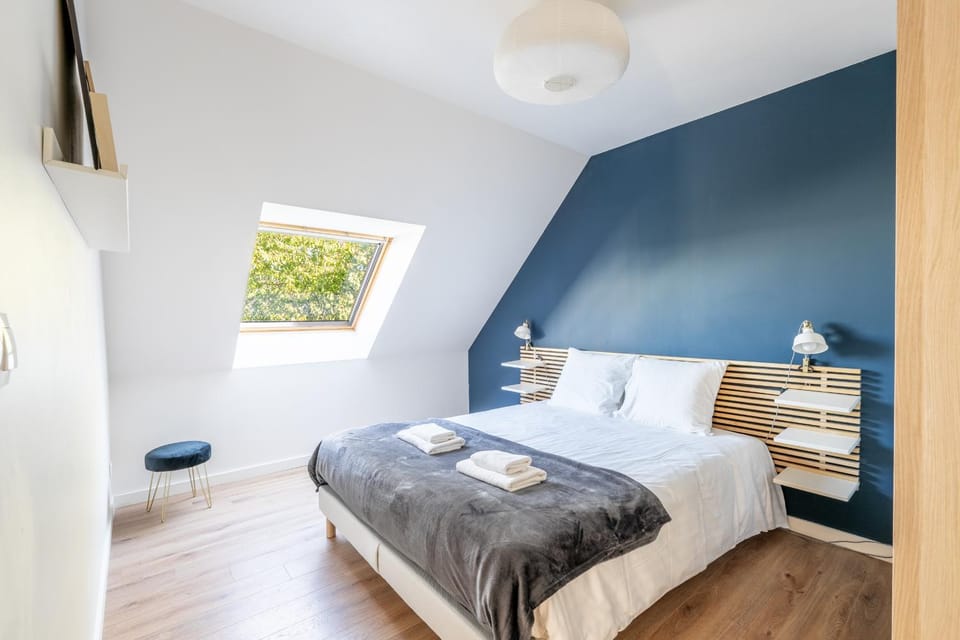 Bed, Photo of the whole room, Bedroom