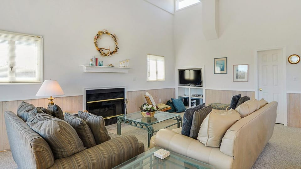 Oceanside, 5 BRs, Wild Horses, 600 ft to Beach Access, 4wheel Drive Area, 4x2398, The T House House in Carova Beach