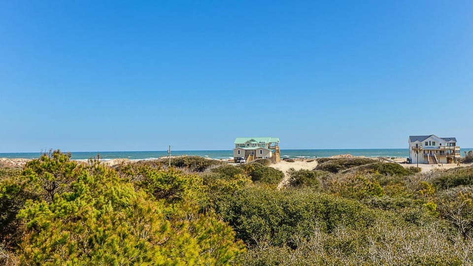 Oceanside, 5 BRs, Wild Horses, 600 ft to Beach Access, 4wheel Drive Area, 4x2398, The T House House in Carova Beach