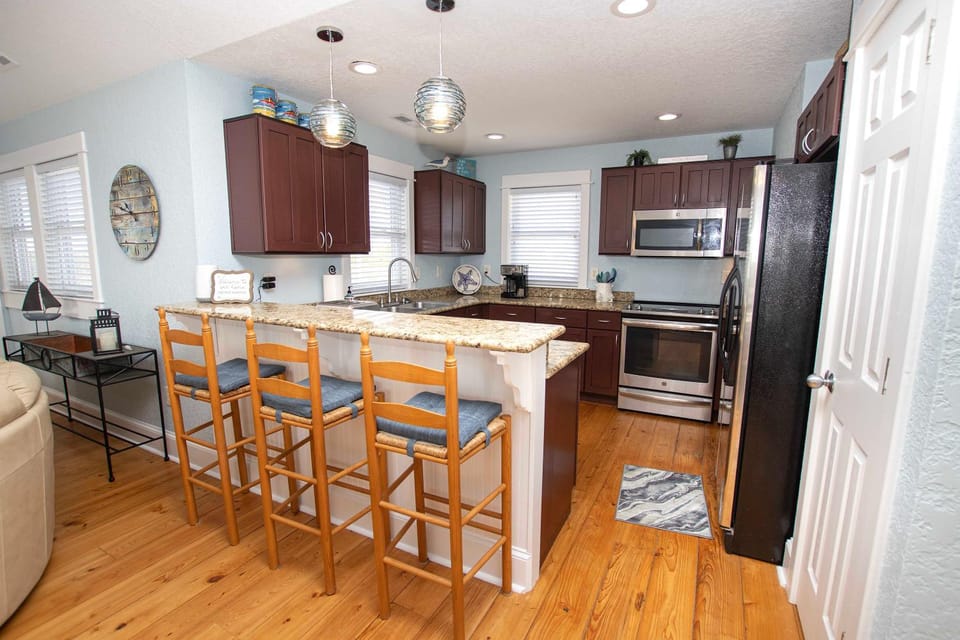 Oceanside, Hot Tub, Screened Porch, Wild Horses, 4x504, Sol Searcher House in Carova Beach