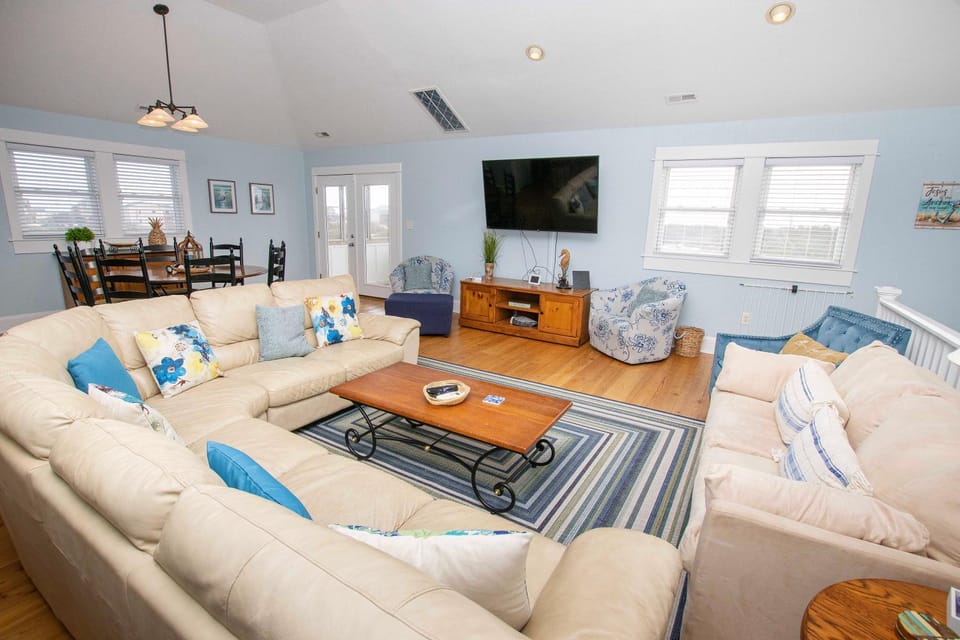 Oceanside, Hot Tub, Screened Porch, Wild Horses, 4x504, Sol Searcher House in Carova Beach