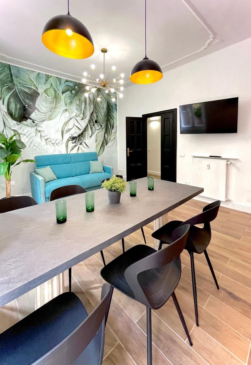 Living room, Seating area, Dining area, Lunch