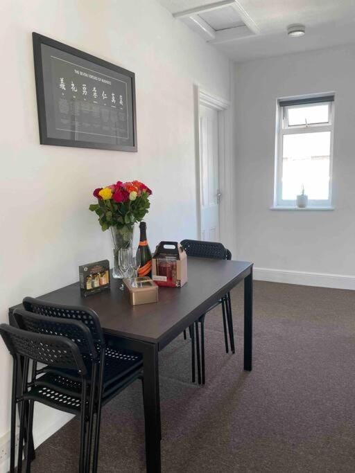 Food and drinks, Dining area