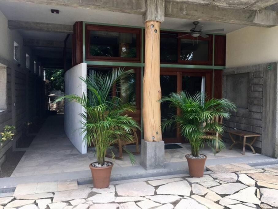 Facade/entrance