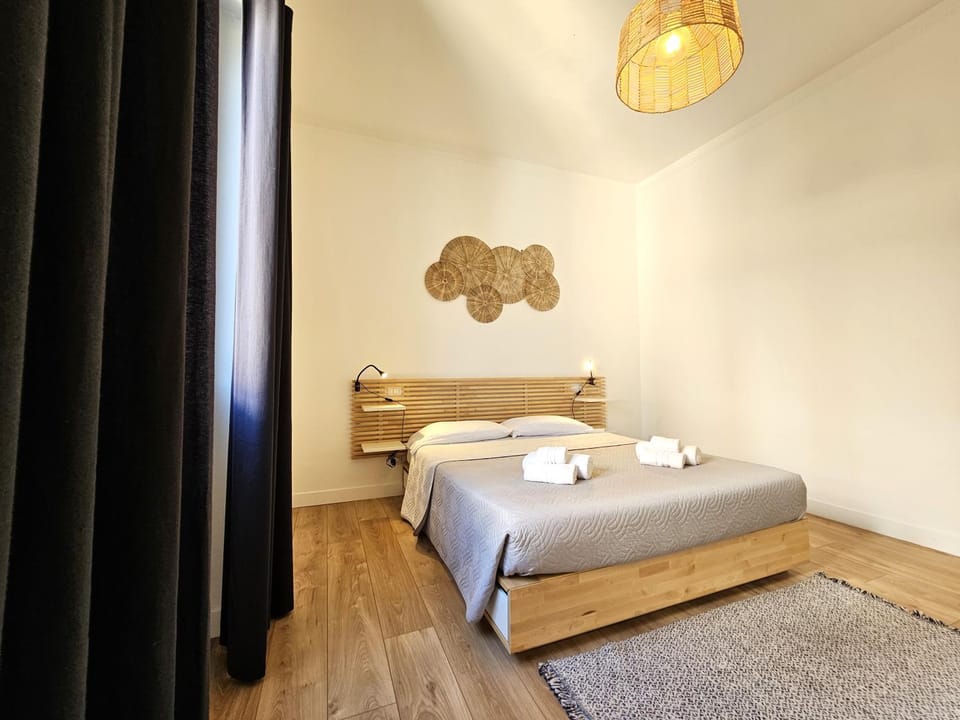 Bed, Living room, Photo of the whole room, Seating area, Bedroom, towels