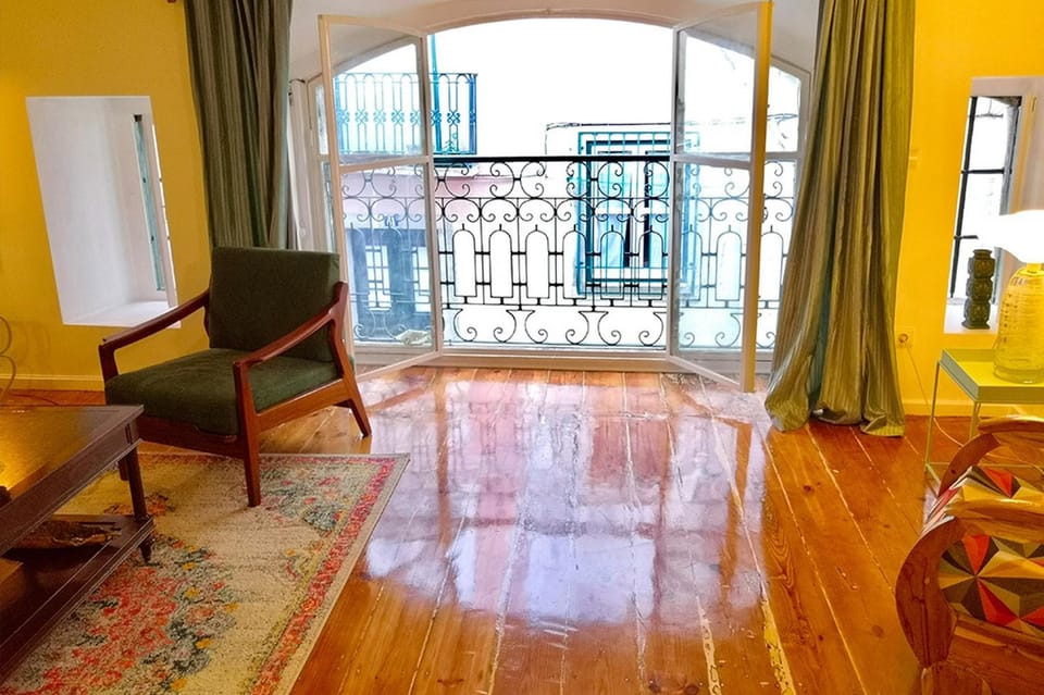 Balcony/Terrace, Living room, Seating area, Street view