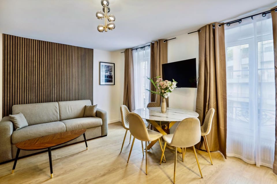 TV and multimedia, Living room, Dining area