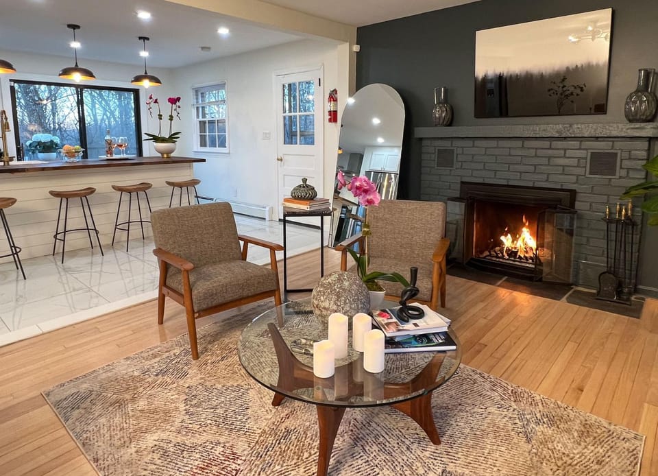 TV and multimedia, Living room, Seating area, Dining area, flat iron