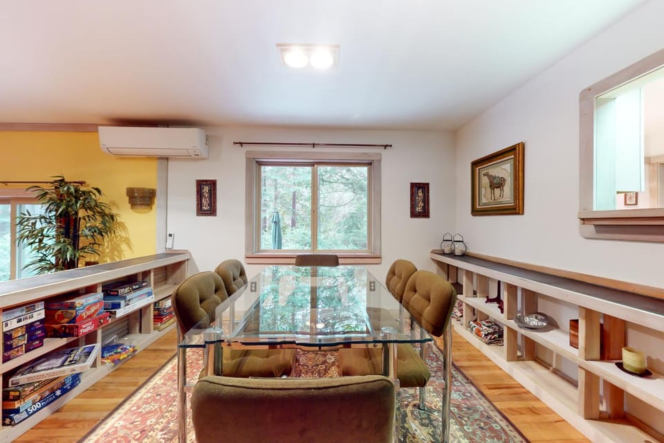 Woodland Cove House in Puget Sound