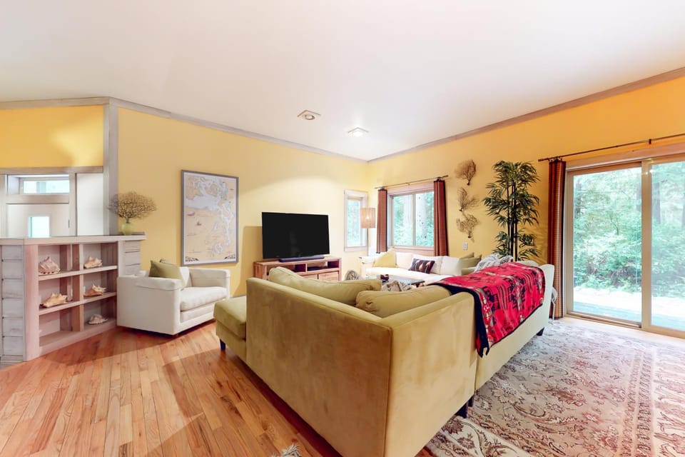 Woodland Cove House in Puget Sound