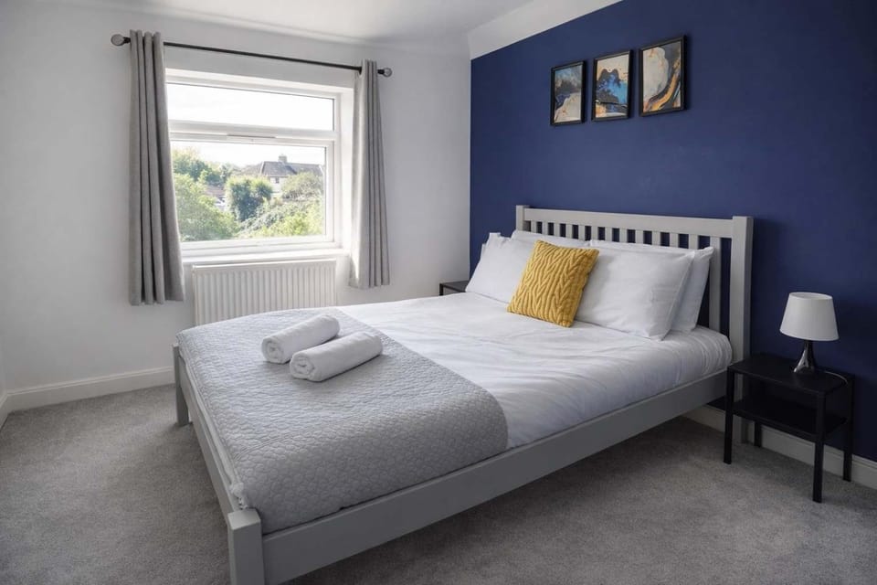 Chic 5 Bedroom House with Private Parking & Garden House in Bristol
