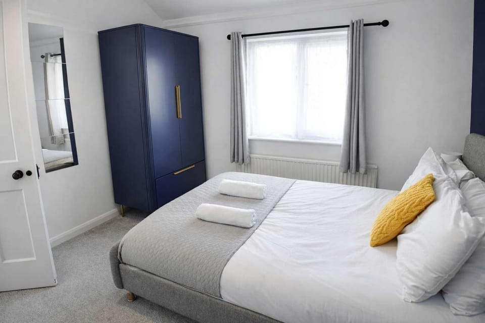 Chic 5 Bedroom House with Private Parking & Garden House in Bristol