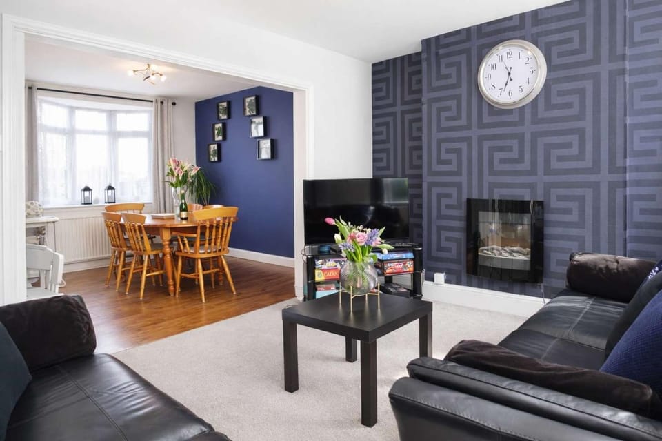 Chic 5 Bedroom House with Private Parking & Garden House in Bristol