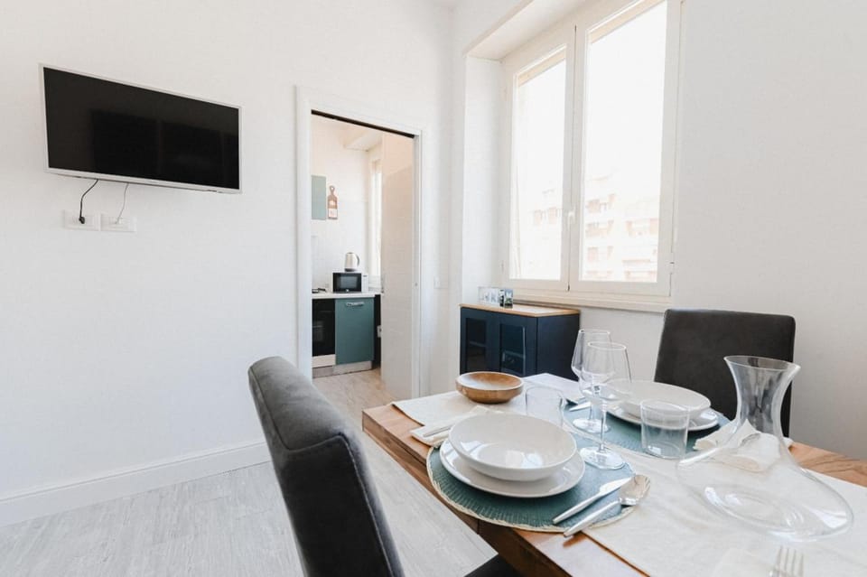 TV and multimedia, Living room, Dining area