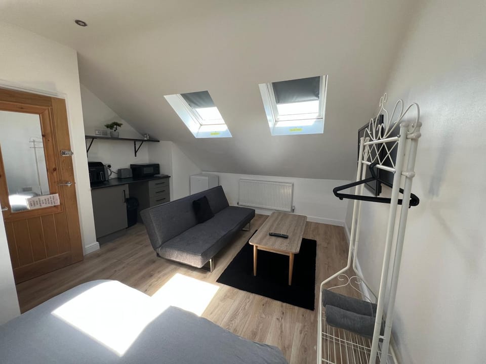 LT 1-2 Studio Apartment - Free St Parking Apartment in Leicester