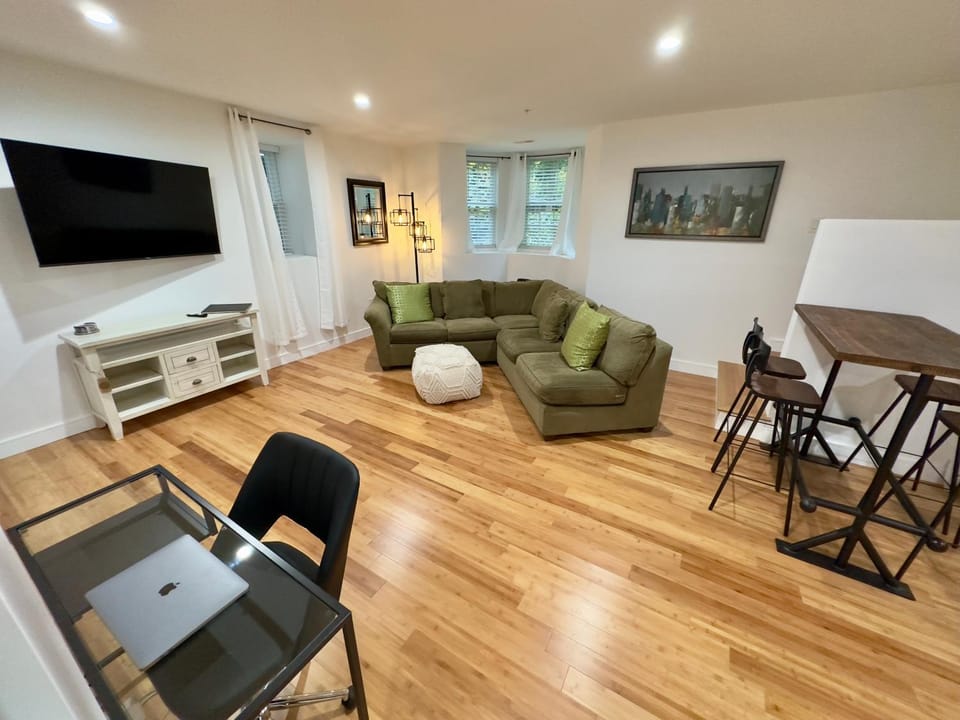 TV and multimedia, Living room, Dining area, Evening entertainment