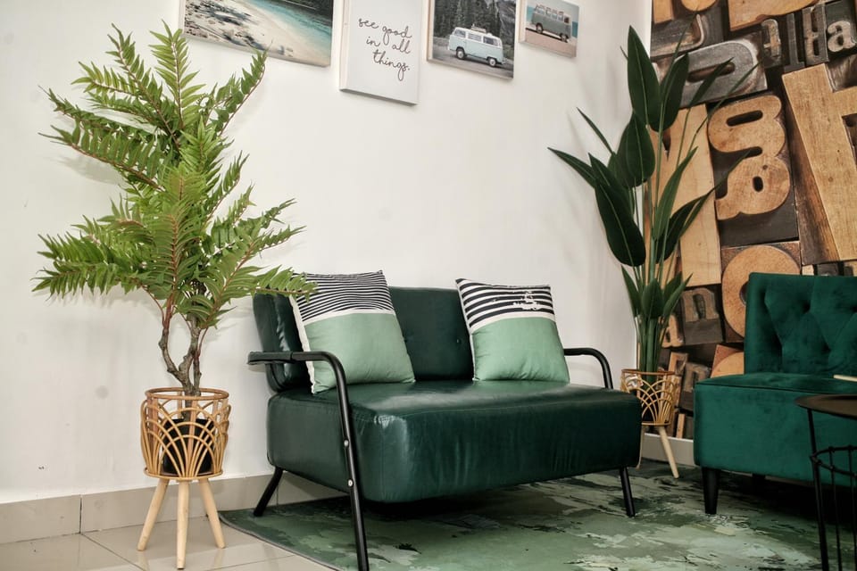 Communal lounge/ TV room, Living room, Seating area