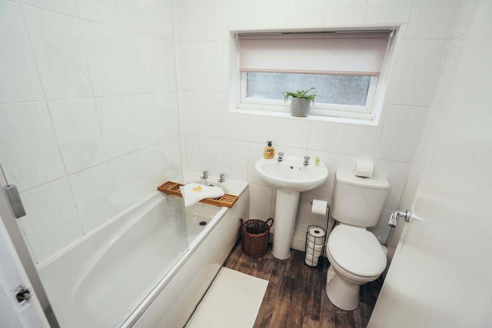 Cosy 1BR Apt, Self Check In, Parking, By DerBnB Apartment in Derby