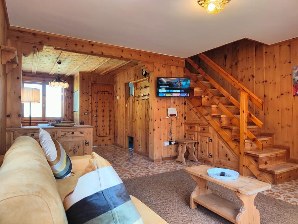 Communal lounge/ TV room, TV and multimedia, Seating area, Evening entertainment