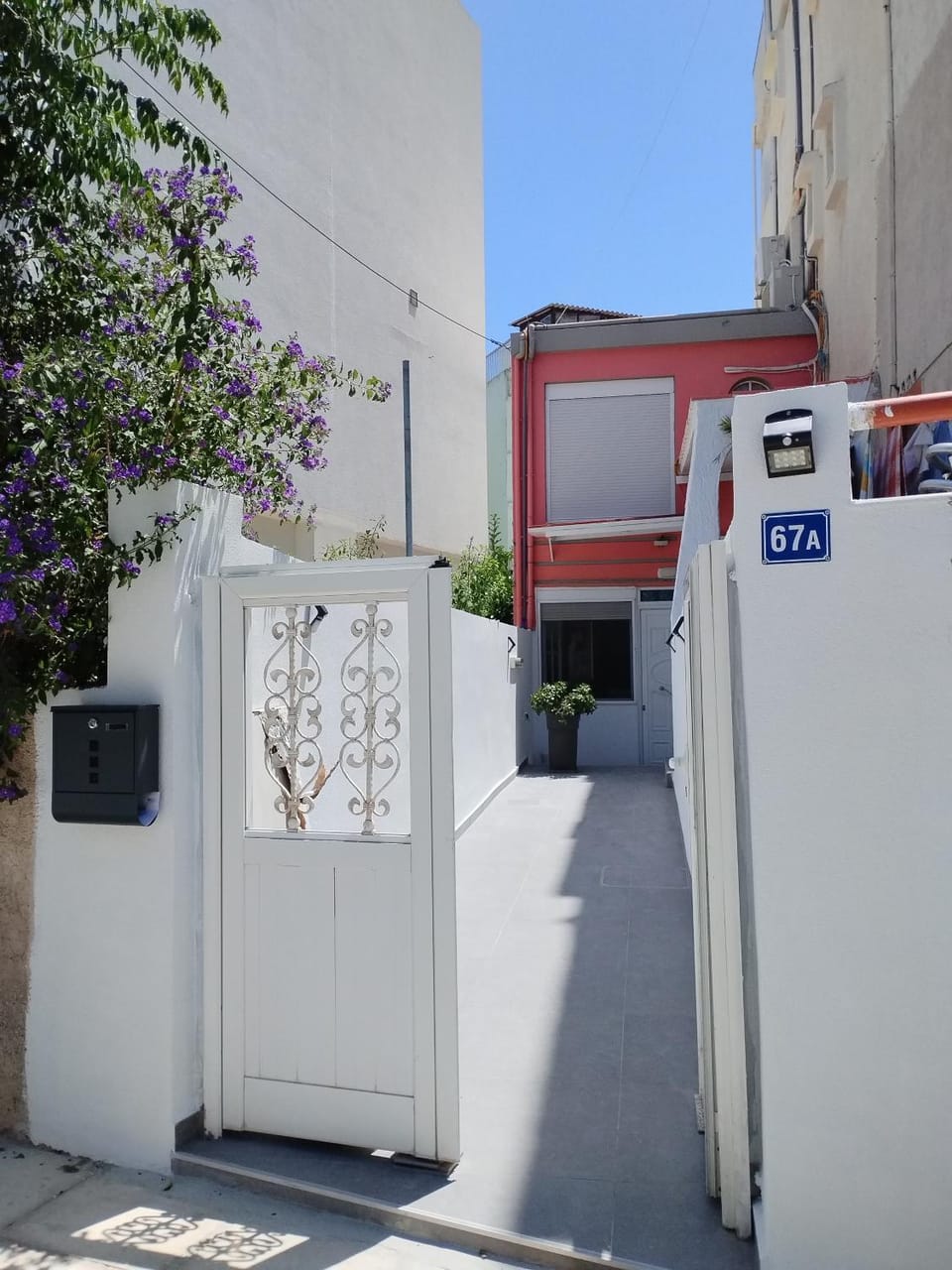 Facade/entrance
