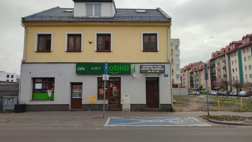 Property building, Neighbourhood, Street view, Location, Parking