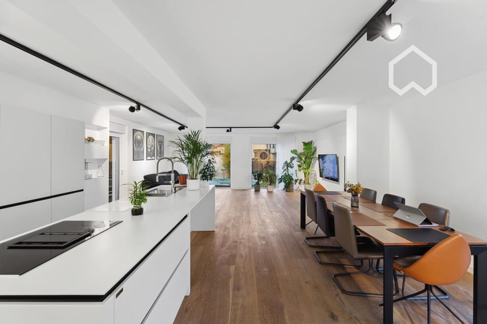Kitchen or kitchenette, Living room, Seating area, Dining area