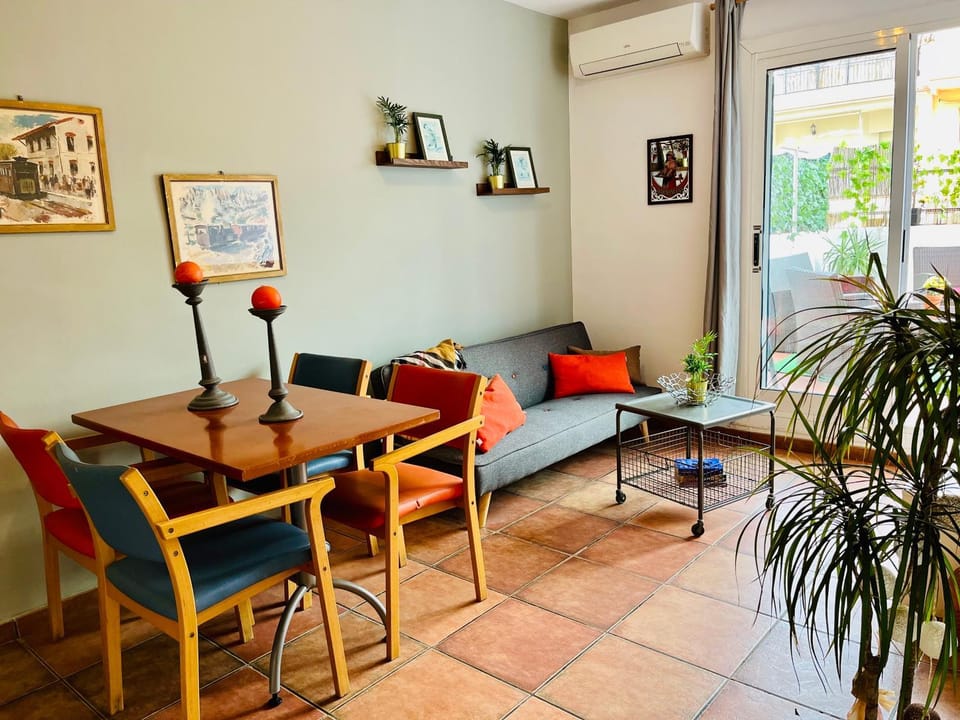 Living room, Seating area, Dining area, air conditioner