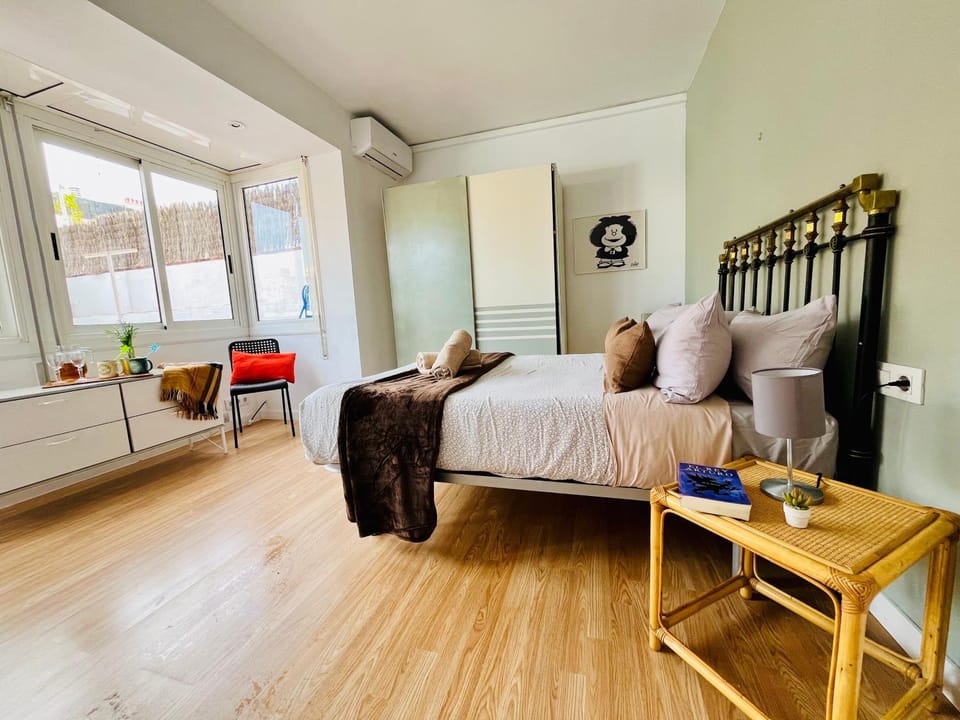 Bed, Photo of the whole room, Bedroom
