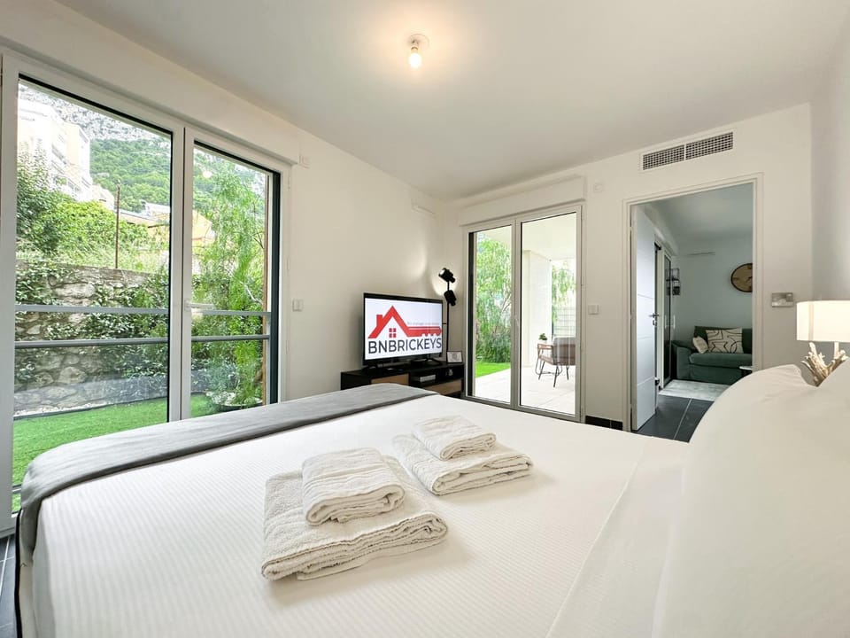 Bed, TV and multimedia