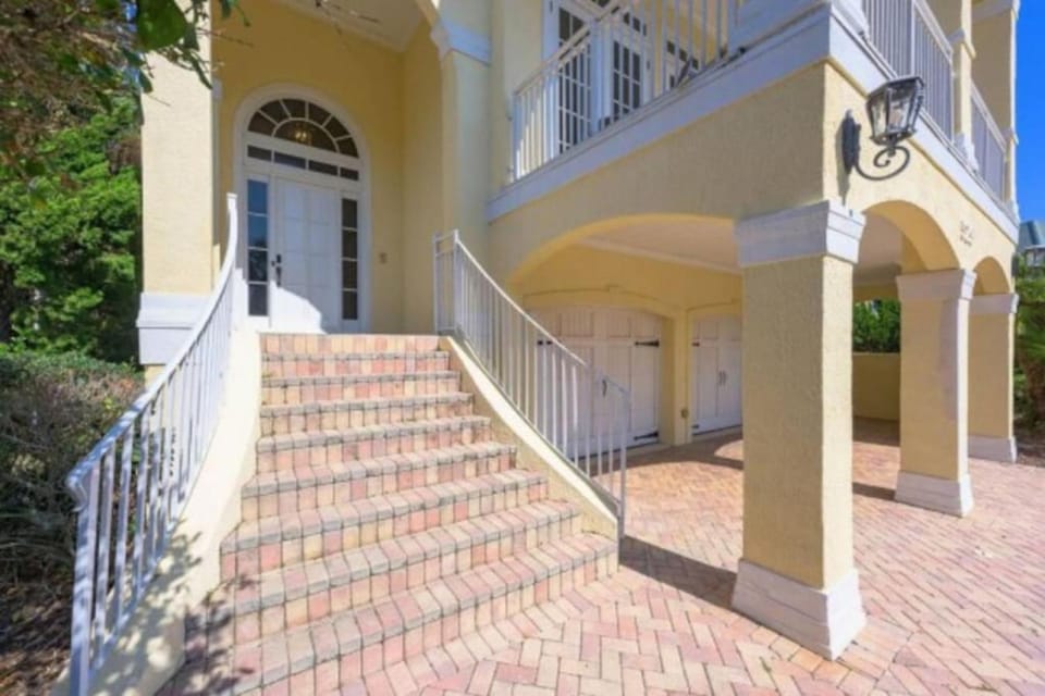 New Beachcombers at Luxurious Cinnamon Cove with Pool House in Palm Coast