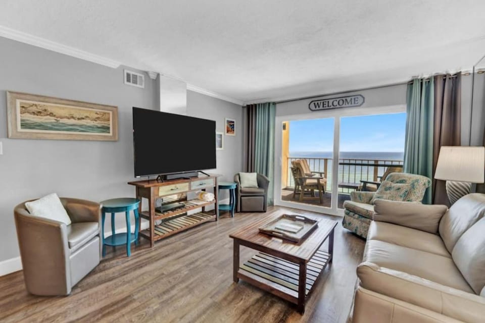 South-Facing Gulf-View Condo w/ Direct Beach Access Sleeps 10! Apartment in Lower Grand Lagoon