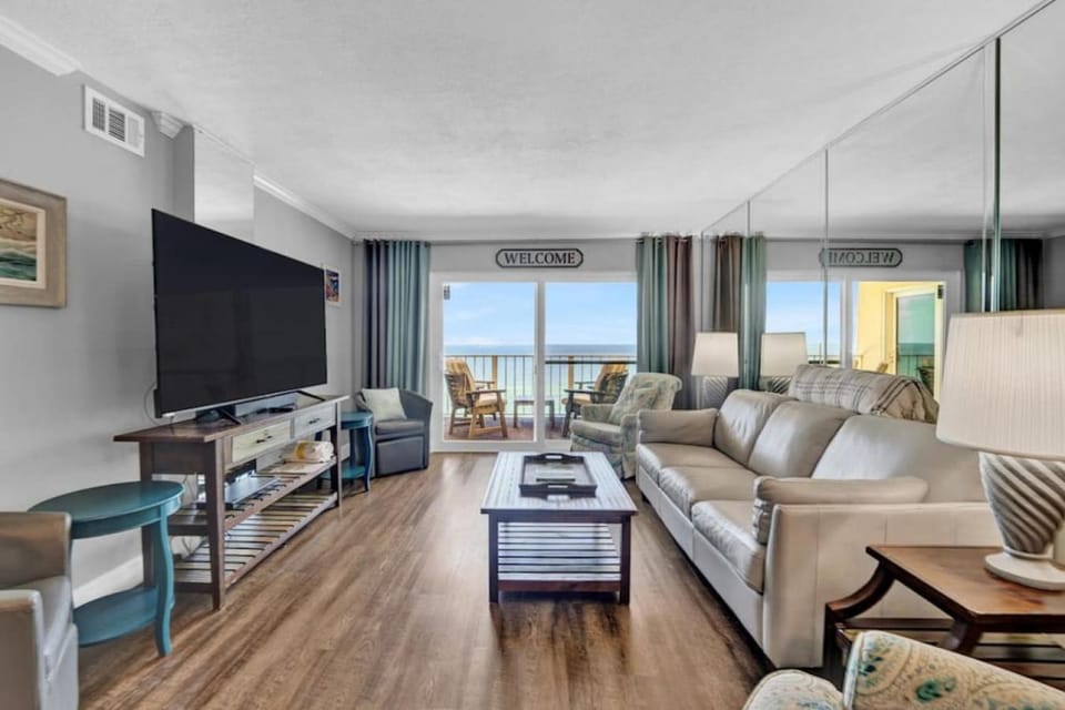 South-Facing Gulf-View Condo w/ Direct Beach Access Sleeps 10! Apartment in Lower Grand Lagoon