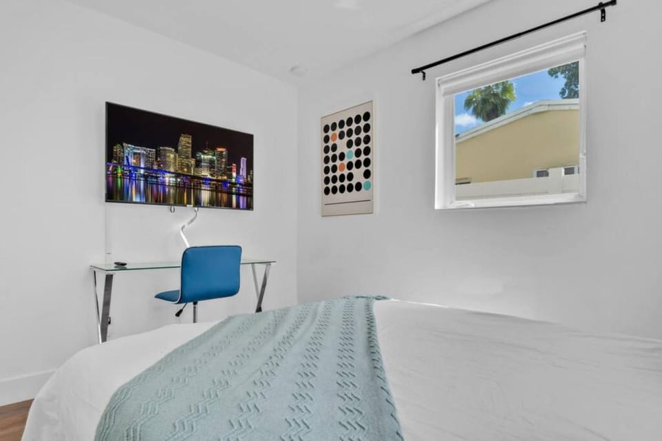 Escape to Private Poolside Bliss House in Hollywood