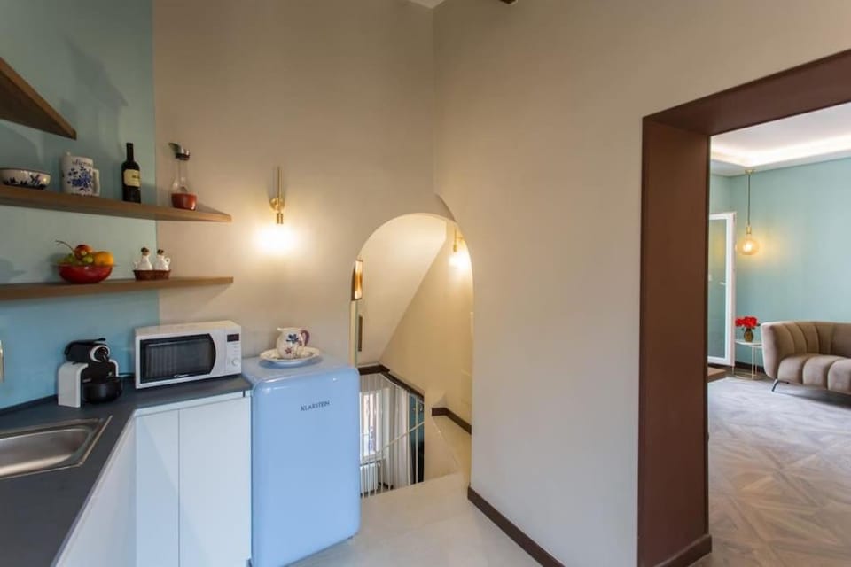 Frangipane 31 Monti Terrace Apartment in Rome