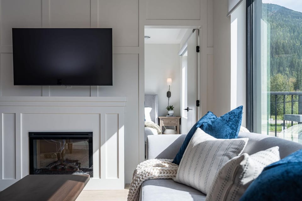 Stoked 4Ever - Revelstoke Condo (+Hot Tub) Apartment in Revelstoke