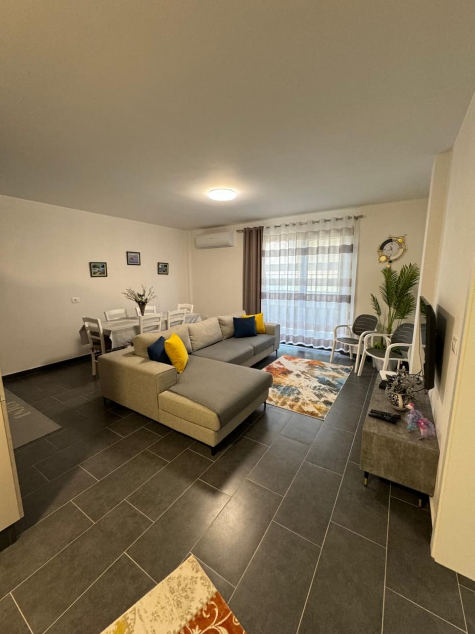 TV and multimedia, Living room, Photo of the whole room, Seating area
