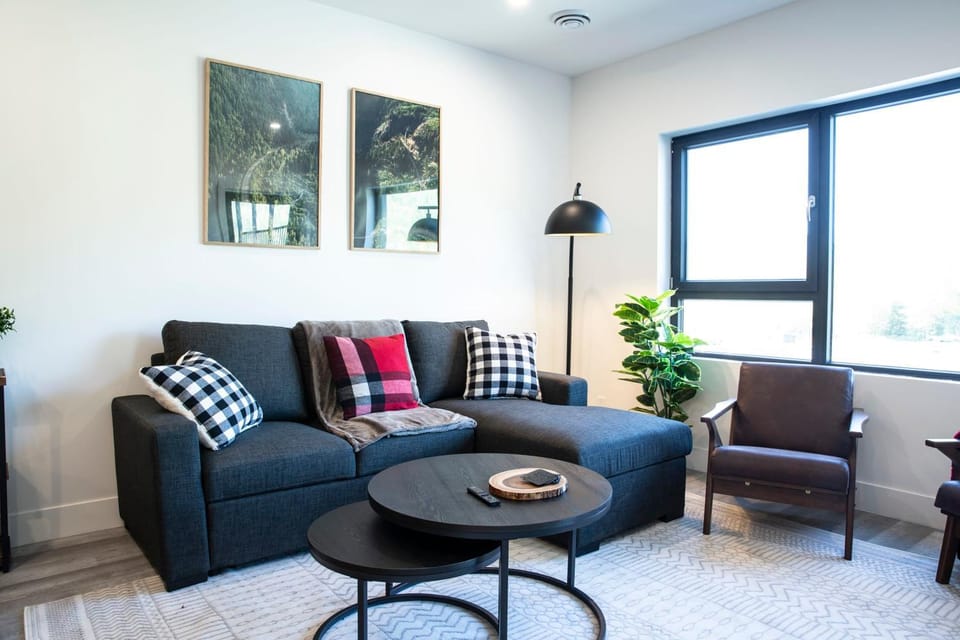 Selkirk Powder Dream - Cozy Condo (+Hot Tub) Apartment in Revelstoke