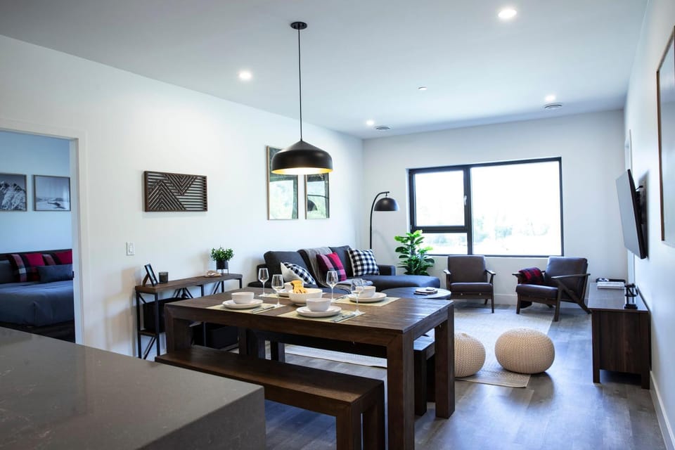 Selkirk Powder Dream - Cozy Condo (+Hot Tub) Apartment in Revelstoke